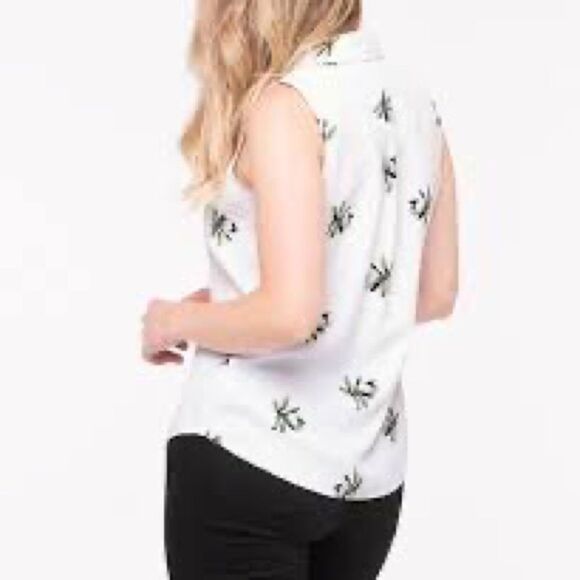 ⭐️NWT ricki’s sleeveless collared button front blouse⭐️ - Picture 3 of 8